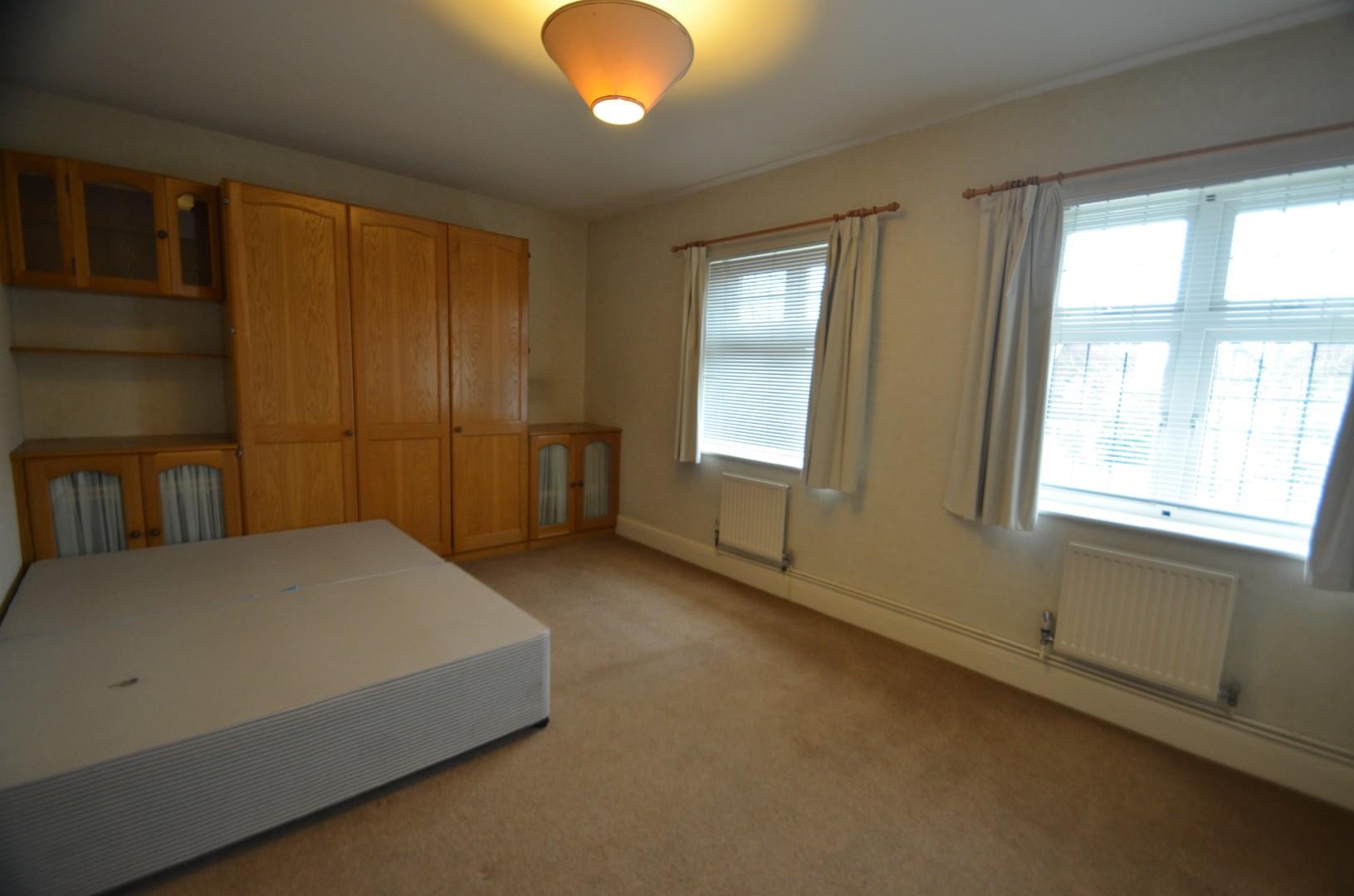 The Ridgeway, Mill Hill